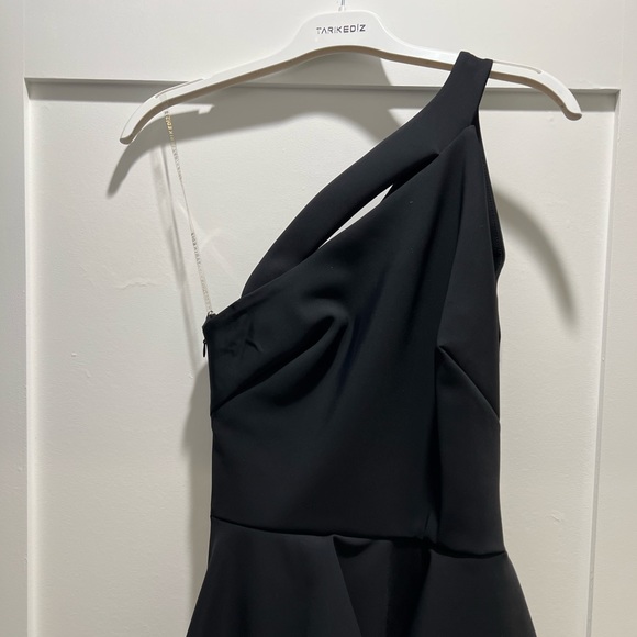 Black one shoulder evening gown - Picture 4 of 8